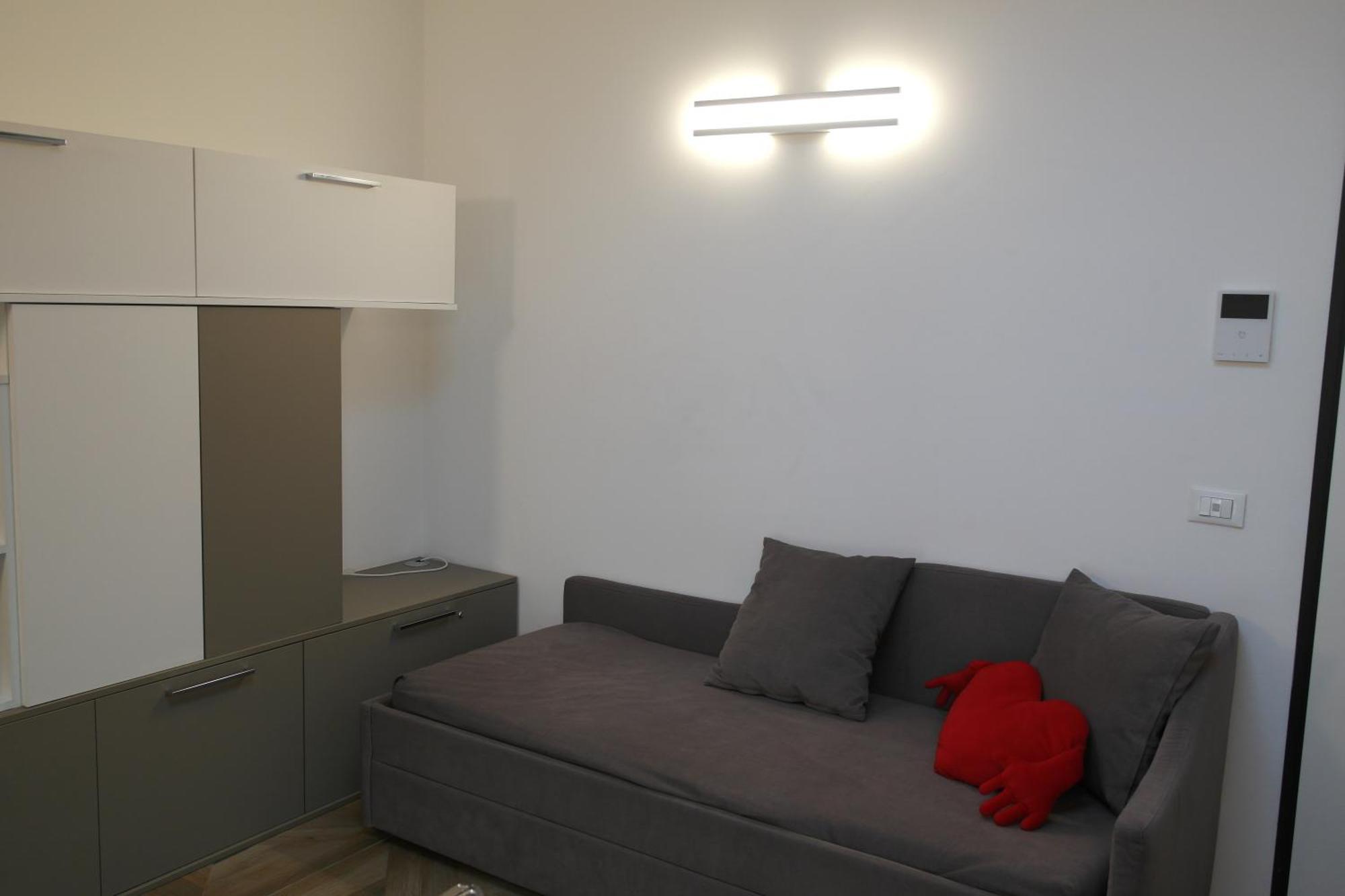 Luminoso Bilocale Zona Tibaldi Bocconi Milão Exterior foto